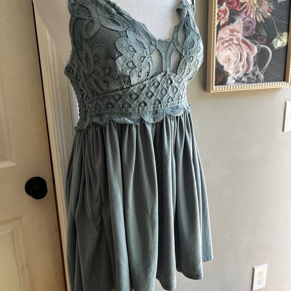 Zenana Tank 1X Lace Detail Vneck Blue Babydoll Style Flowy Feminine - Picture 5 of 14